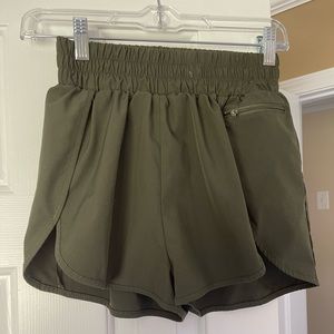 WOMENS GREEN LINED RUNNING SHORT WITH POCKET